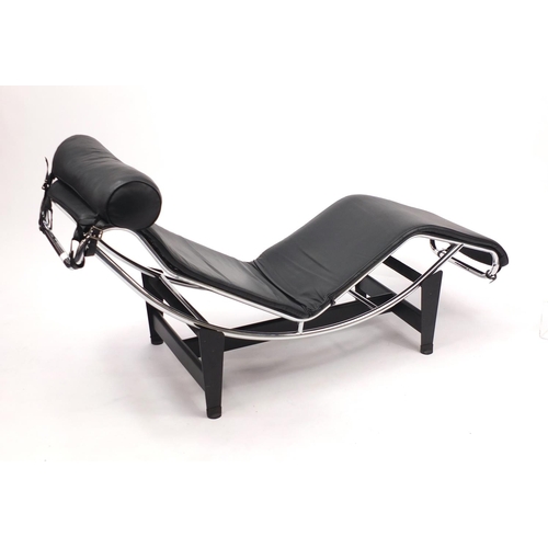 2026 - Le Corbusier design lounger, possibly Cassini with leather upholstery, 160cm wide