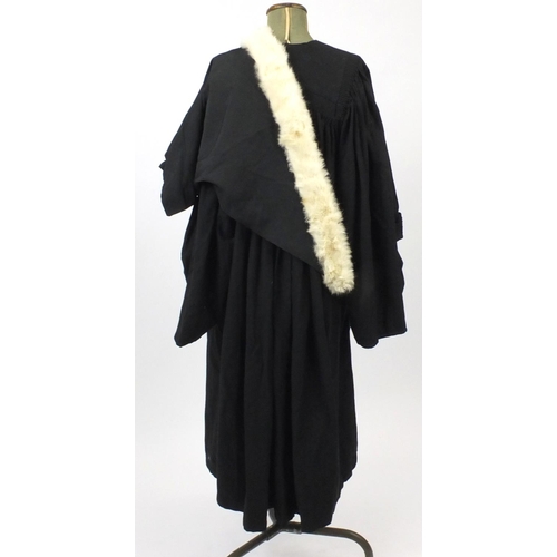 2452 - Vintage Ede & Ravenscroft graduation gown