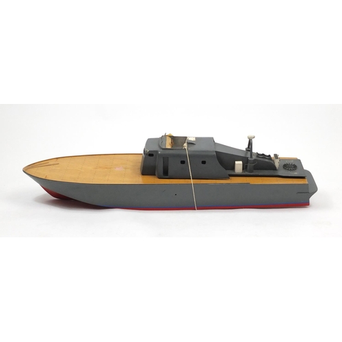 2396 - Large electric remote control boat, approximately 118cm in length