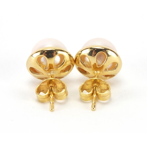 2633 - Pair of 18ct gold pearl earrings, 1cm in  diameter, approximate weight 3.6g