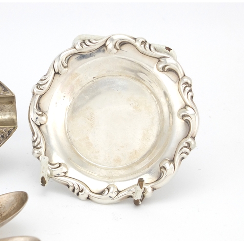 2507 - Silver and white metal objects including a pair of Gorham dishes and a continental ashtray, approxim... 