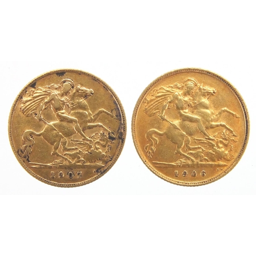 2599 - Two Edward VII gold half sovereigns, 1906 and 1907