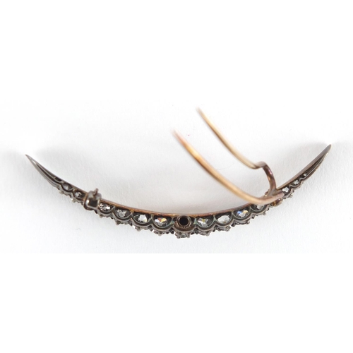 2606 - Unmarked white metal diamond moon cresent brooch, 5.5cm in length, approximate weight 5.3g