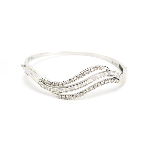 2631 - 18ct white gold diamond bracelet, approximately 2.26 carat of diamonds, approximate weight 19.6g