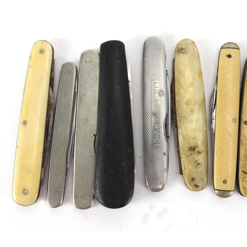 584 - Vintage pocket knives including horn and ivorine examples