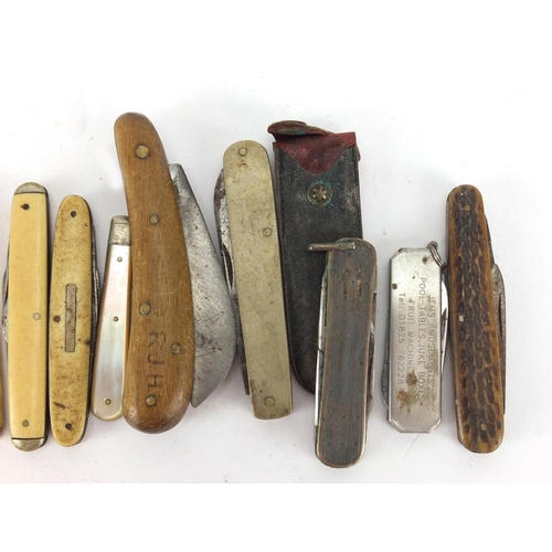 584 - Vintage pocket knives including horn and ivorine examples