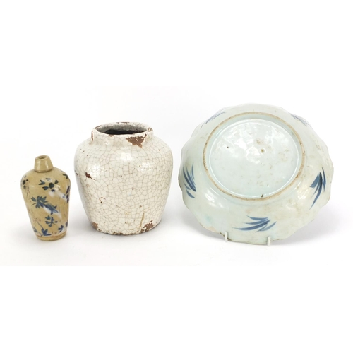 329 - Chinese ceramics including a jar and blue and white dish, the largest 23cm in diameter