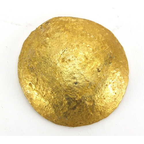 585 - Chinese gilt metal scroll weight, 6.5cm in diameter