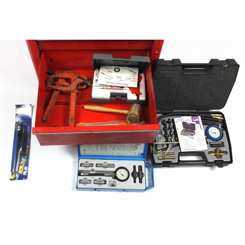 5 - Snap-on tool chest housing a large selection of tools, many Snap-on and Blue Point including socket ... 