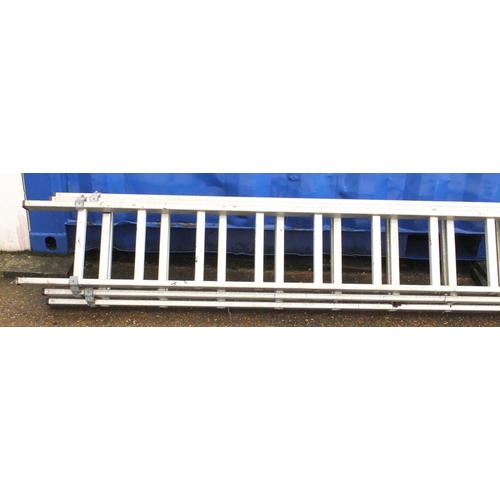 62 - Aluminium triple extending ladder