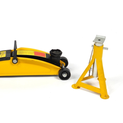 100 - Halfords hydraulic two tonne trolley jack and a pair of two tonne axle stands