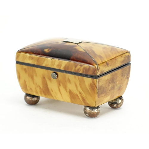 53 - 19th century blonde tortoiseshell trinket box, the hinged lid with mirrored back, 4.5cm H x 6.5cm W ... 
