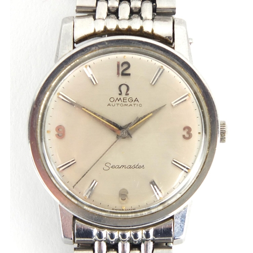 822 - Gentleman's Omega Seamaster automatic stainless steel wristwatch, 3.5cm in diameter