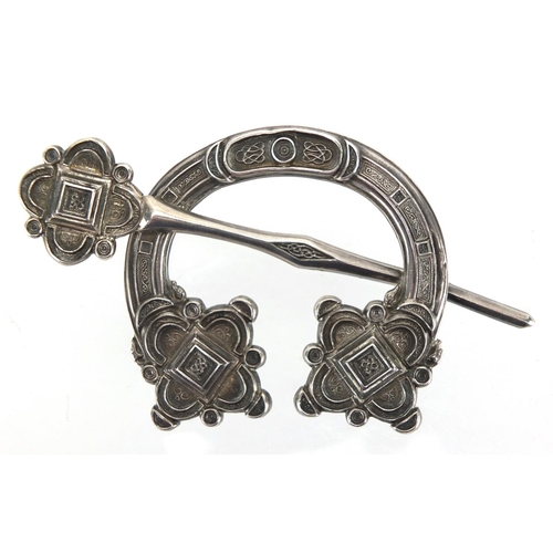 800 - Scottish silver penannular kilt pin brooch, Dublin 1905, 10cm wide, approximate weight 26.8g