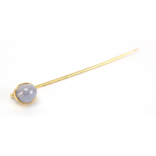 760 - Unmarked gold cabochon star sapphire tie pin, housed in a J W Benson London tooled leather box, 6.5c... 