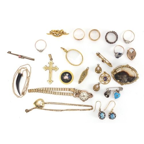 798 - Antique and later jewellery including a 15ct gold garnet and seed pearl ring, Moss agate brooch and ... 