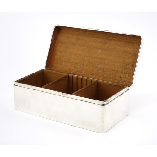 622 - Victorian rectangular silver cigar box, the hinged lid by Frederick Bradford Macrea, London 1900, 20... 
