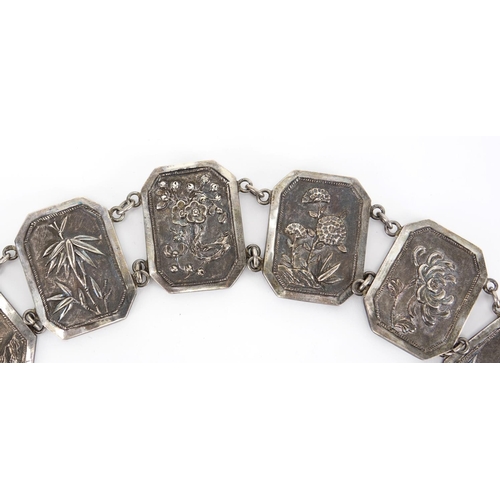 386 - Chinese silver belt, the rectangular panels with canted corners embossed with dragons and flowers, 7... 