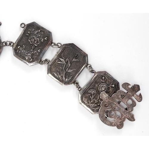 386 - Chinese silver belt, the rectangular panels with canted corners embossed with dragons and flowers, 7... 