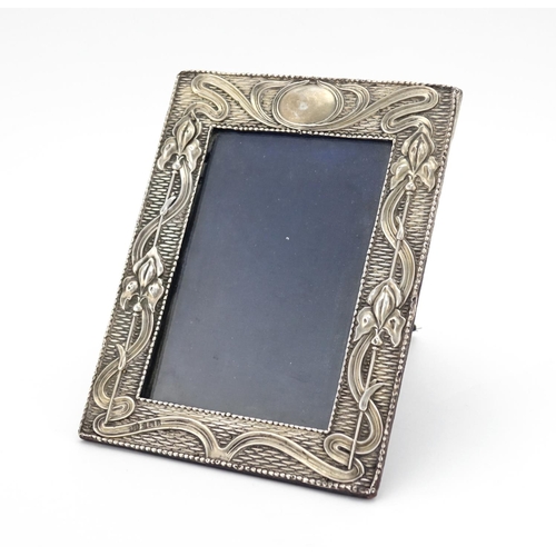 632 - Art Nouveau silver easel photo frame, embossed with stylised flowers, by Henry Matthews Birmingham 1... 