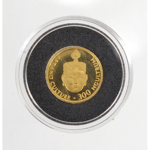 2465 - Kingdom of Bhutan 300 Ngultrum gold coin, 1.4cm in diameter