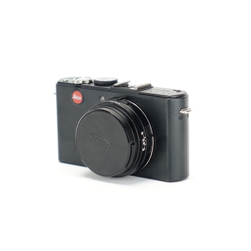2274 - Leica D-LUX 4 digital camera with leather case