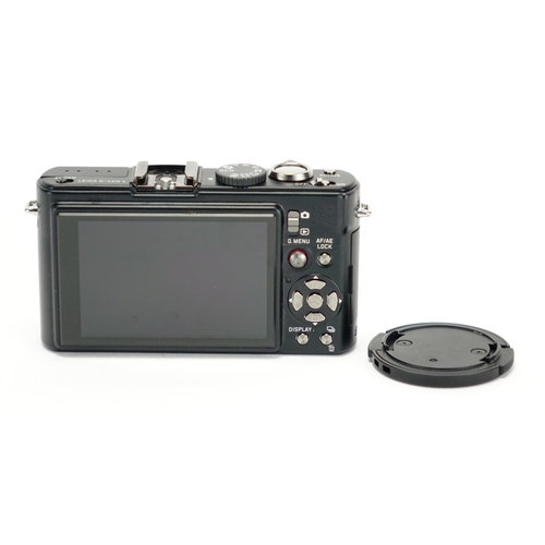2274 - Leica D-LUX 4 digital camera with leather case
