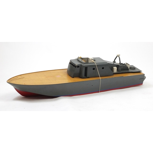 43 - Large electric remote control boat, approximately 118cm in length
