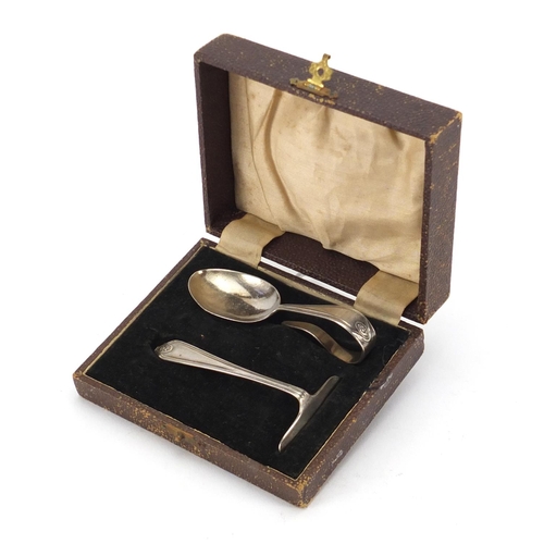2405 - Silver babies spoon and pusher Christening set, indistinct makers mark, Birmingham 1933, housed in a... 