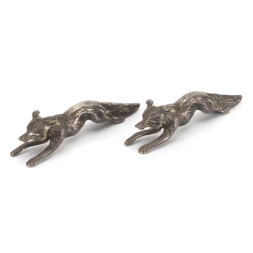 2404 - Pair of novelty silver plated leaping fox knife rests, 9cm in length, approximate weight 130.0g