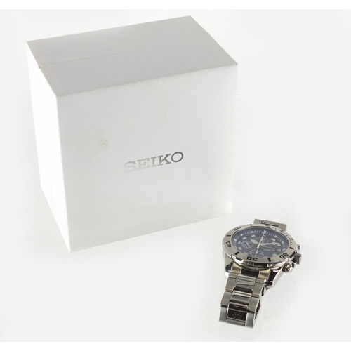 2435 - Gentleman's Seiko chronograph wristwatch, the case numbered 2N7821, 4.4cm in diameter, with box