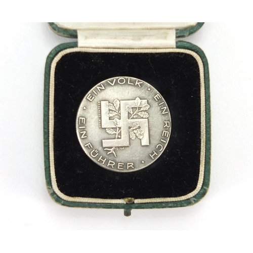 446 - German silver commemorative Adolf Hitler coin, 3.7cm in diameter, approximate weight 20.7g