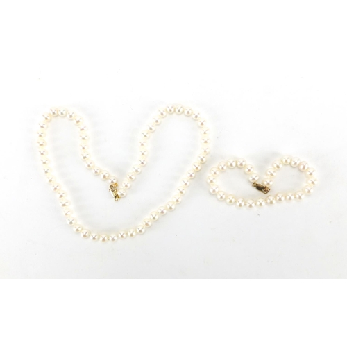 250 - Cultured pearl necklace and bracelet, with 9ct gold clasp