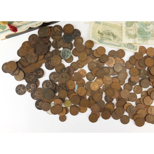 448 - Predominantly British coinage including half crowns, shillings, six pence's and bank notes
