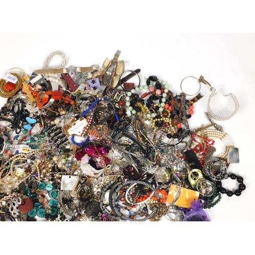 267 - Costume jewellery including necklaces and bracelets
