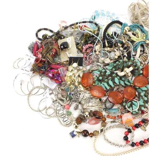 259 - Costume jewellery including necklaces, bracelets and earrings