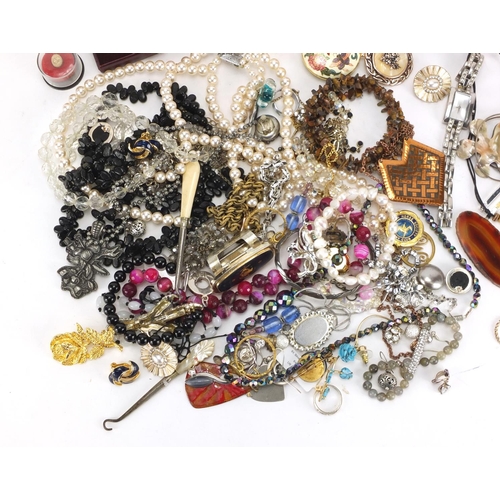263 - Costume jewellery including silver rings, earrings, tiger's eye bracelet, simulated pearl necklaces ... 