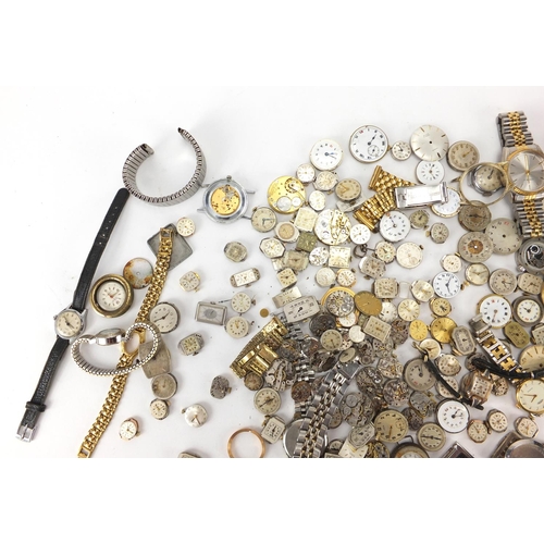261 - Large collection of watch movements including Ingersoll, Accurist, Renown and Avia