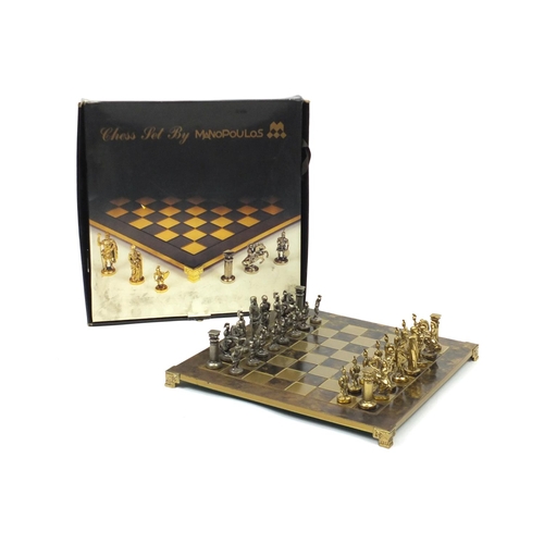 2084 - Manopoulos Roman design chess set, with board and box, the largest piece 9.5cm high