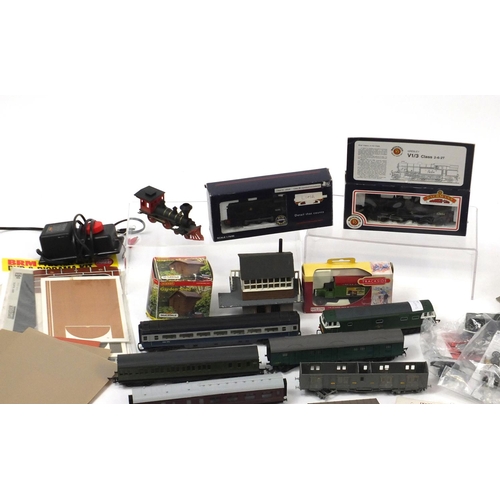 2158 - OO gauge model railway and accessories including Bachmann Branch-Line Gresley locomotive, Mainline R... 