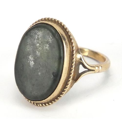 2296 - 9ct gold green stone ring, size O, approximate weight 3.7g