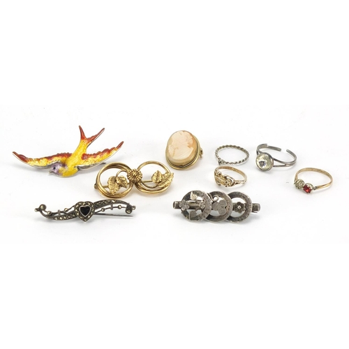 224 - Jewellery including a Victorian silver brooch, silver and enamel bird brooch, frog ring and a cameo ... 