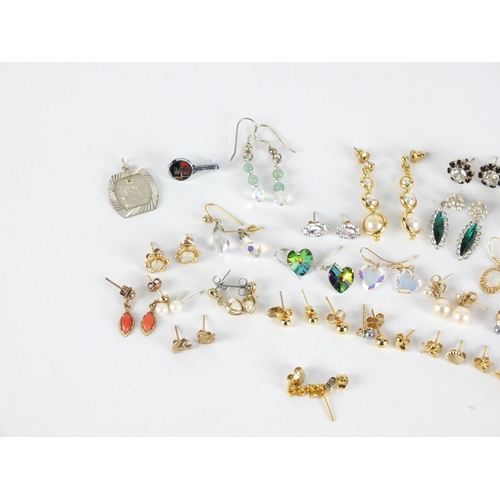 2361 - Assorted earrings, some 9ct gold set with assorted stones including opal and pearls