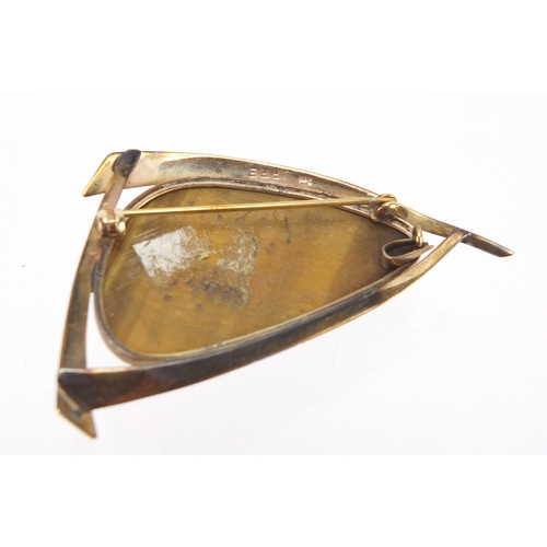 2340 - Large 9ct gold tigers eye brooch, impressed JPPE, 6cm in length, approximate weight 17.2g