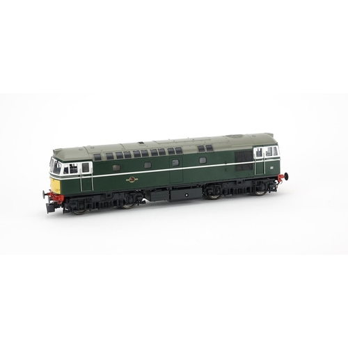 2151 - Heljan O gauge locomotive with box, 33901 BR Green with small yellow ends