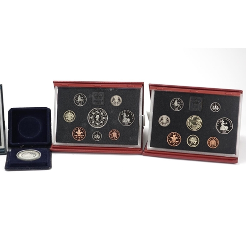 2224 - Five Royal Mint coin collections, sterling silver comet commemorative medal and a 1992 25 ECU