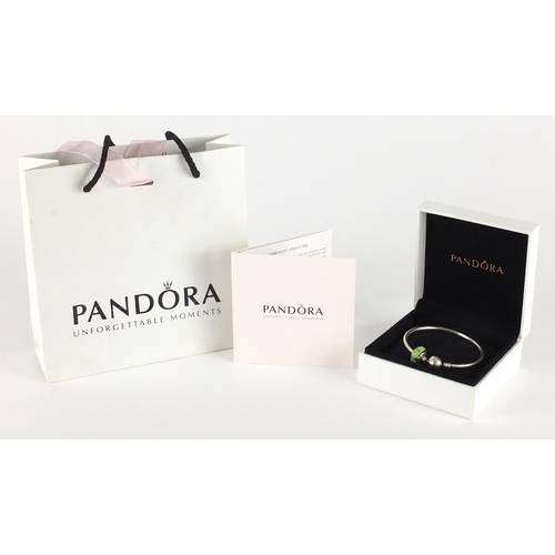 2380 - Pandora bracelet with green glass charm, with box, 6cm in diameter, approximate weight 11.5g