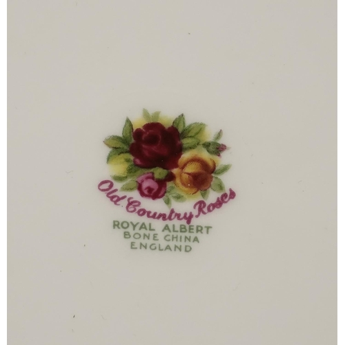 2118 - Royal Albert Old Country Roses teaware including trios