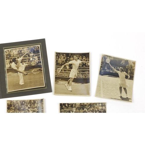 673 - 1939 Wimbledon Tennis Championships and Tournaments press release photographs including H Henkel and... 