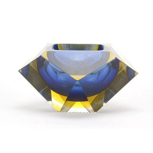 2153 - Murano Sommerso faceted three colour glass bowl designed by Flavio Poli, 13cm wide